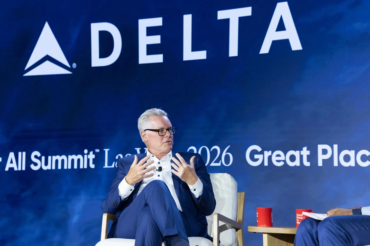 CEO Delta Ed Bastian ưu tiên sự an tâm của nhân viên hơn là chạy theo xu hướng thuật ngữ công nghệ (Ảnh: Fortune).
