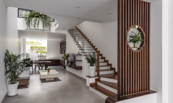Độ dốc lý tưởng từ 33 đến 36 độ giúp việc di chuyển dễ dàng và an toàn hơn.