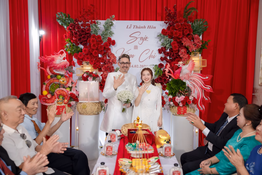 Hành trình từ một chuyến tàu trễ đến một đám cưới viên mãn là minh chứng cho một tình yêu chân thành.