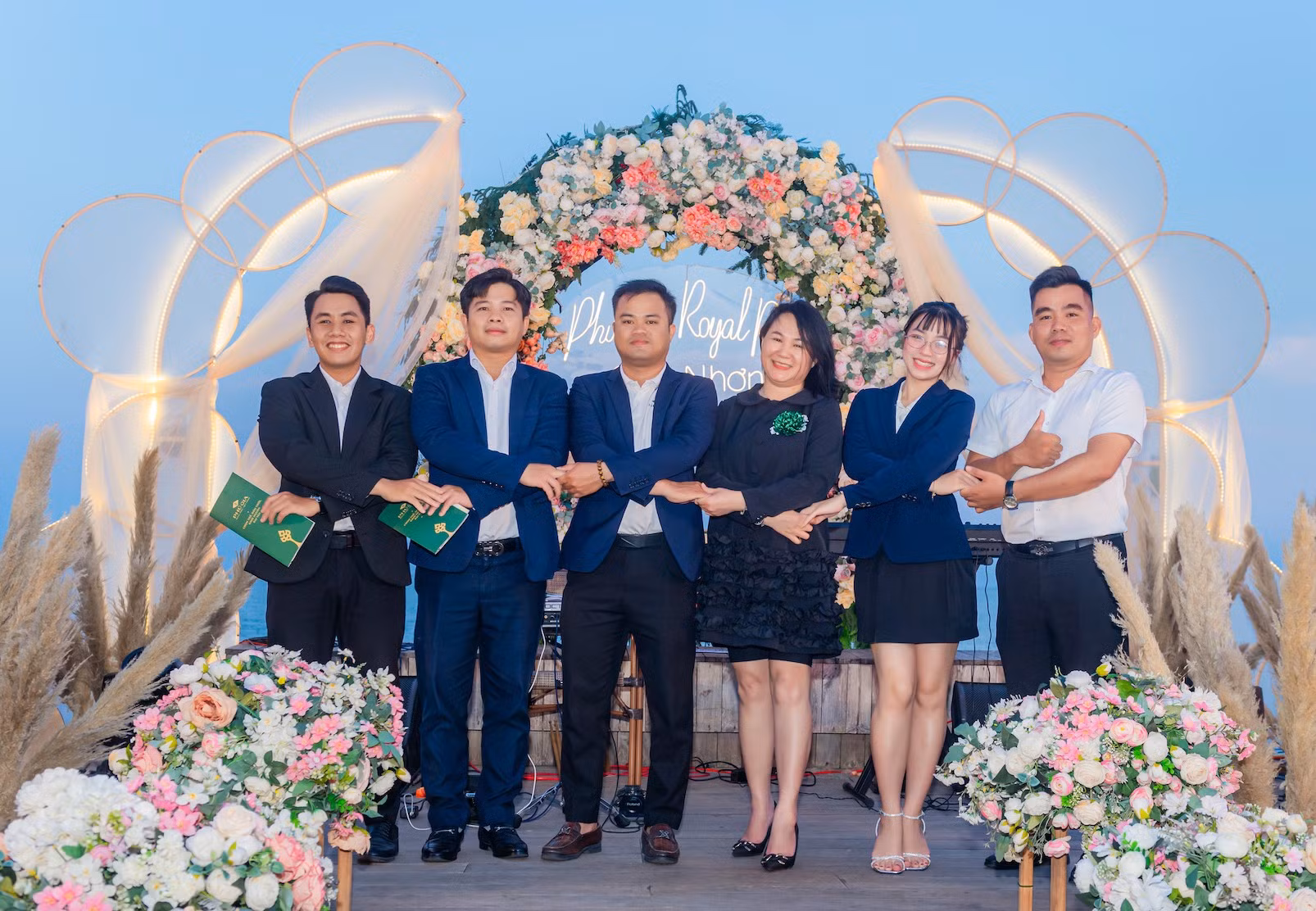 Nhà đầu tư thảo luận về tiềm năng Phú Gia Royal Park