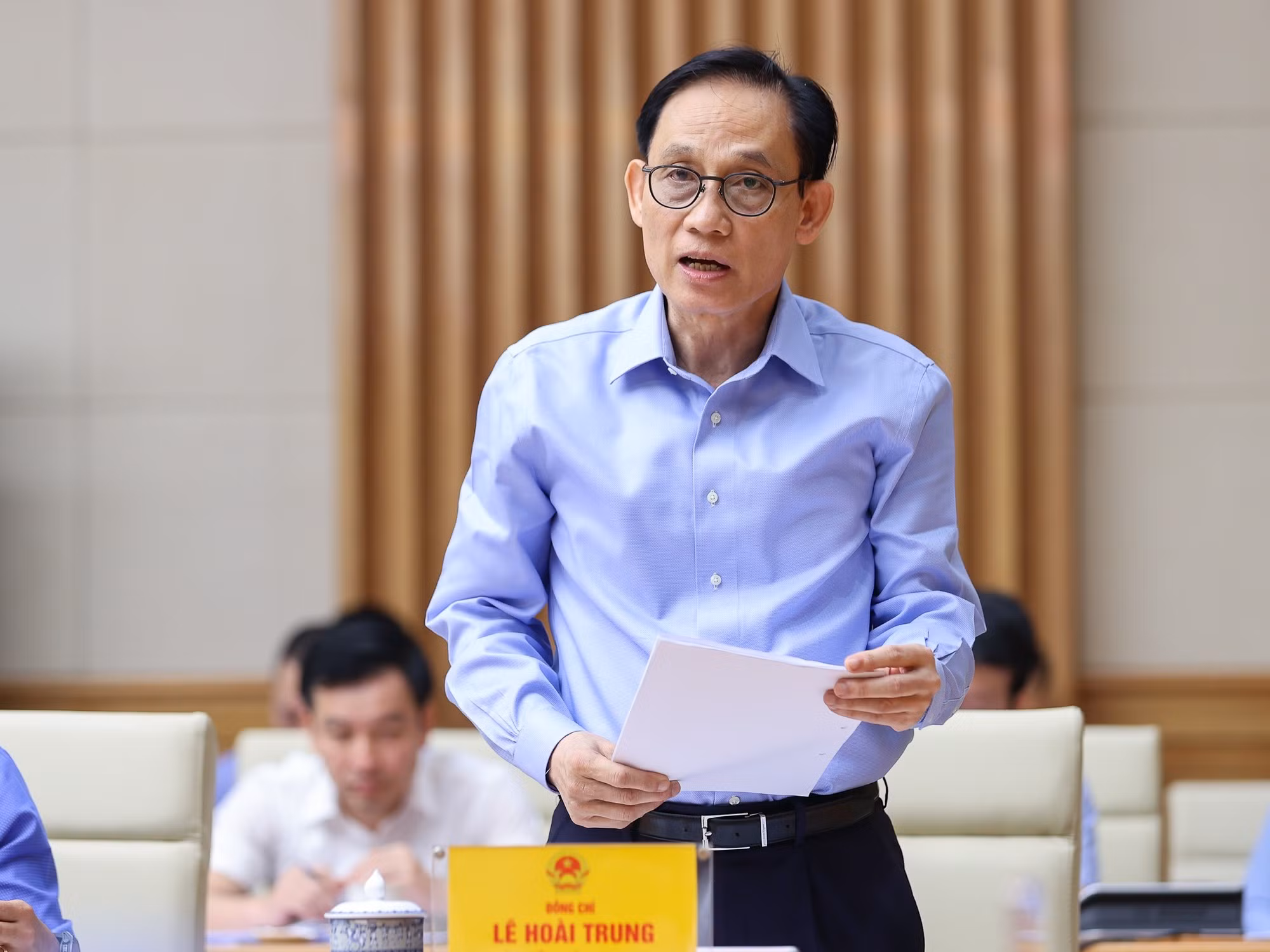 Bộ trưởng Bộ Ngoại giao Lê Hoài Trung tiếp thu chỉ đạo về việc hiện đại hóa quản trị ngành. Ảnh: VGP