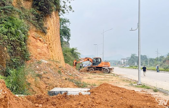 Vị trí bảo vệ thi công tại Km8+550 của Dự án đường Bắc Sơn kéo dài, nơi đang được tập trung đẩy nhanh tiến độ.