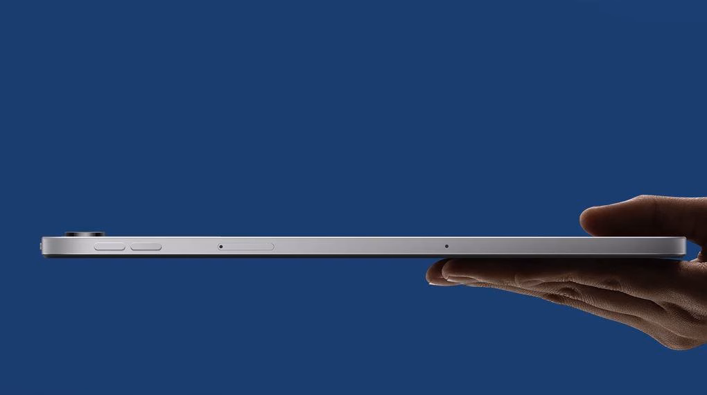 Redmi Pad 2 9.7 inch sở hữu khung kim loại nguyên khối sang trọng, mỏng chỉ 7.4mm, mang lại cảm giác cầm nắm thoải mái trong thời gian dài