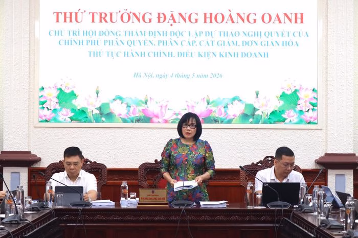 Thứ trưởng Đặng Hoàng Oanh kết luận cuộc họp, nhấn mạnh việc tạo thuận lợi tối đa cho người dân và doanh nghiệp.